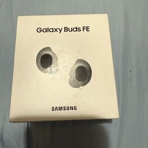 Samsung Galaxy Buds FE in Dark Gray